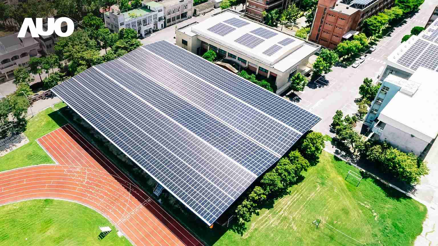 JDB电子SunSteel光电整合型浪板具备快速安装、、、轻量化优势，，，，可提升15%发电效能，，，通过国际IEC与台湾VPC认证安全、、、、防漏、、耐候标准