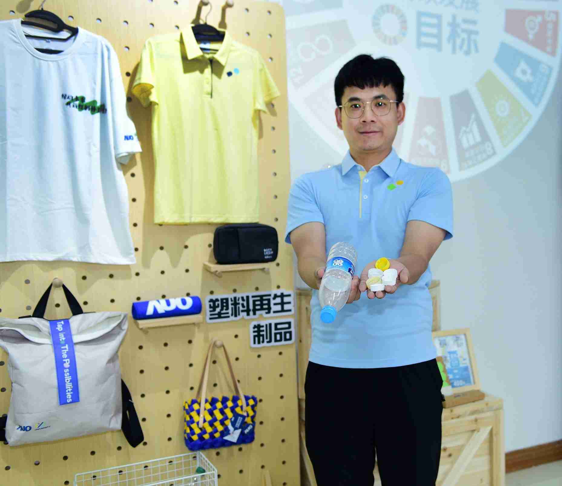 「2024智慧JDB电子展」永续发展馆中，，展示JDB电子厦门驱动永续发展之成果，，，包含将厂内废弃物再制为实用物品，，将永续发展理念深植于员工生活日常实践