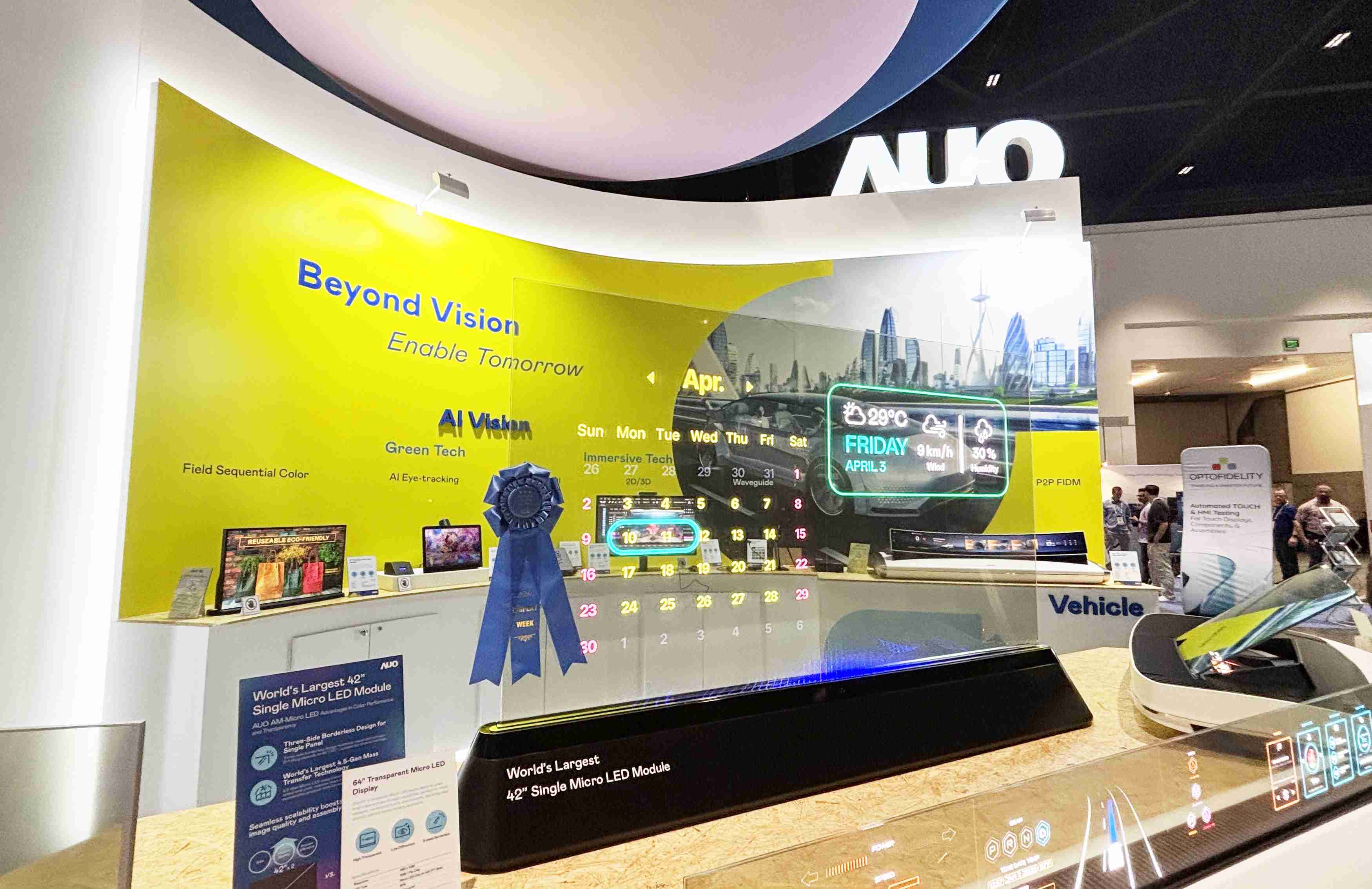 JDB电子64吋透明Micro LED显示器获〝最佳Micro LED技术应用奖〞，，其绝妙的透明穿透特性，，，同时具备1,000 nits的高亮度表现，，，，并透过精细的无缝拼接延伸，，可依需求灵活应用于多元场域，，，，展现出Micro LED显示技术划时空的无限潜力